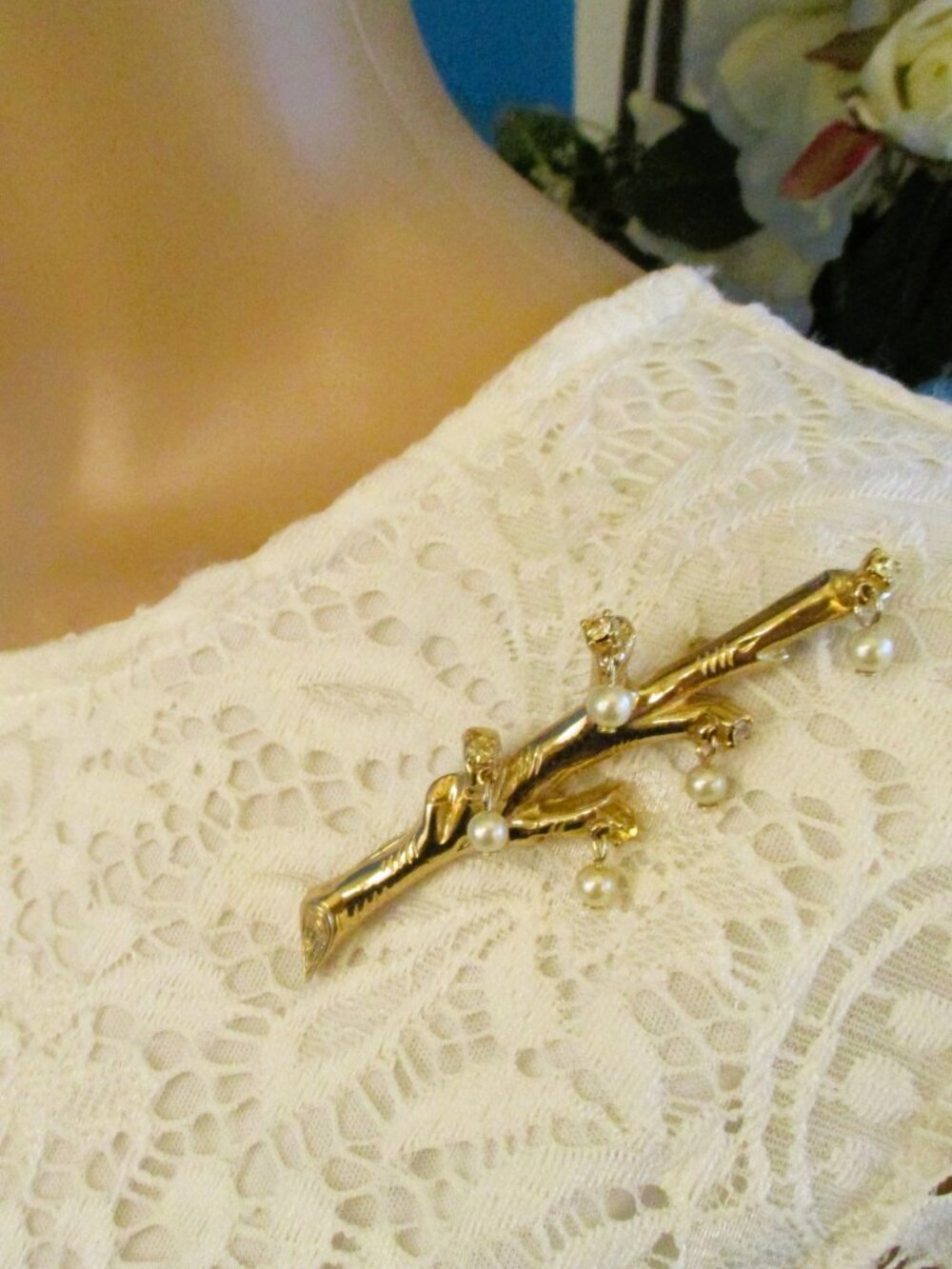 VINTAGE Gold Plate Branch Brooch: Faux Pearl Rhinestone Dangle Jewelry - Picture 13 of 15